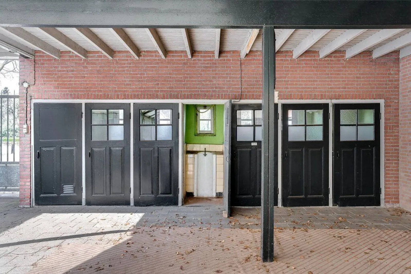 Leren kijken naar architectuur #34: Van plee tot toilet. Hoe een plank met een gat onze wooncultuur veranderde