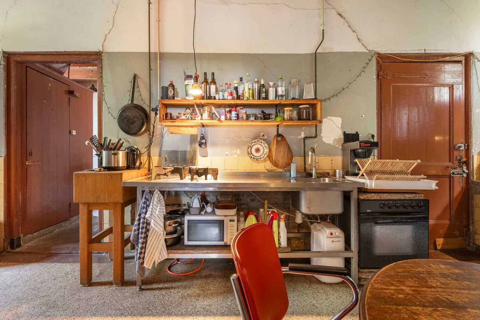 Leren kijken naar architectuur #37: Koken door de eeuwen heen. Van open vuur tot leefkeuken